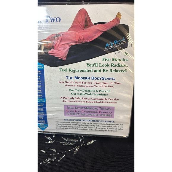 Age In Reverse BodySlant Inflatable Inversion Bed Slant Board with Built-In Pump - Picture 3 of 3